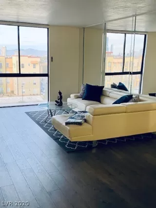 Photo #4: 2163783 Listing 