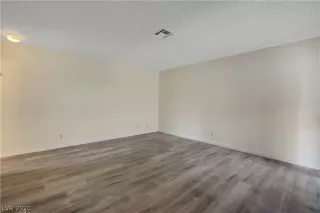 Photo #5: 2163898 Listing 