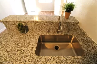 Photo #4: 2164192 Listing