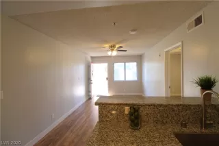 Photo #5: 2164192 Listing