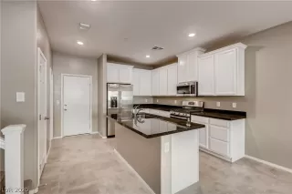 Photo #4: 2164256 Listing
