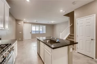 Photo #5: 2164256 Listing