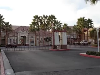 Photo #5: 2164329 Listing