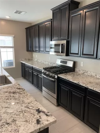 Photo #4: 2164394 Listing