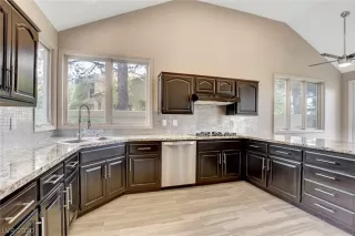 Photo #5: 2164448 Listing