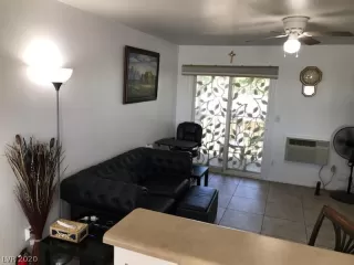 Photo #2: 2164486 Listing