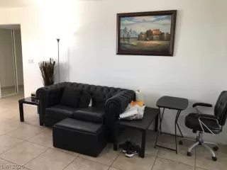 Photo #4: 2164486 Listing