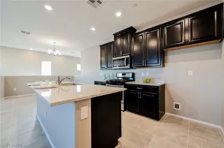 Photo #5: 2164574 Listing