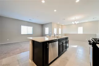 Photo #6: 2164574 Listing