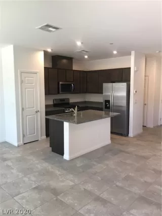 Photo #3: 2164583 Listing