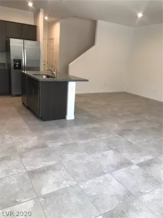 Photo #5: 2164583 Listing