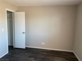Photo #6: 2164637 Listing 