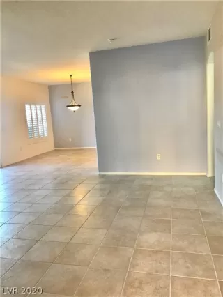 Photo #5: 2164649 Listing