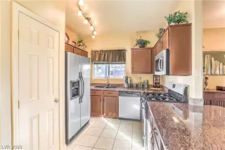 Photo #3: 2164803 Listing