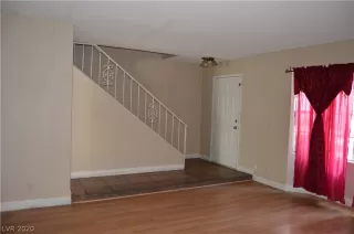 Photo #4: 2164930 Listing