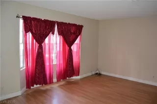 Photo #5: 2164930 Listing