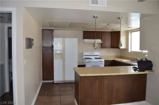 Photo #6: 2164930 Listing