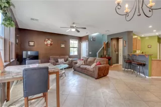 Photo #5: 2164941 Listing