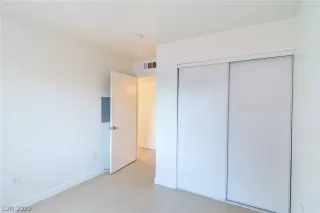 Photo #5: 2165033 Listing 