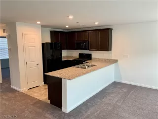 Photo #4: 2165037 Listing