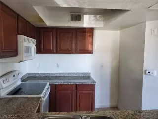 Photo #5: 2165097 Listing 