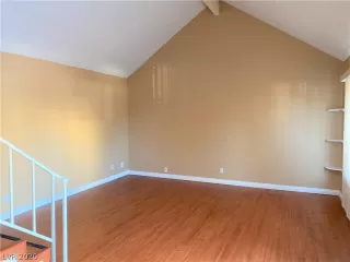 Photo #5: 2165172 Listing 