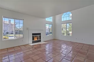 Photo #5: 2165202 Listing