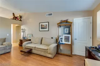 Photo #3: 2165345 Listing