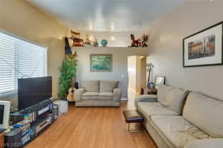 Photo #4: 2165345 Listing