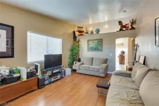 Photo #5: 2165345 Listing