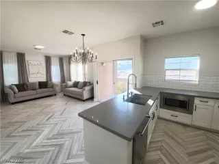 Photo #3: 2165358 Listing 