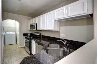 Photo #6: 2165376 Listing