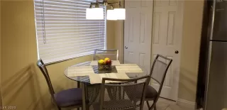 Photo #5: 2165381 Listing