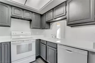 Photo #5: 2165383 Listing 