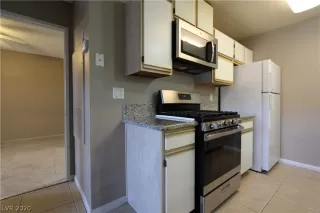 Photo #3: 2165417 Listing