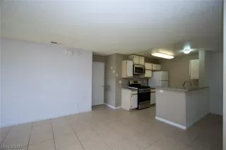 Photo #4: 2165417 Listing