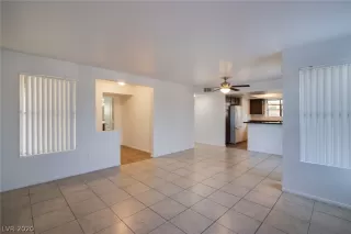 Photo #3: 2165422 Listing