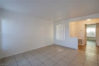 Photo #5: 2165422 Listing