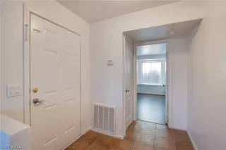 Photo #6: 2165422 Listing