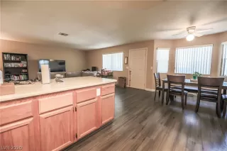 Photo #5: 2165430 Listing 
