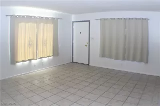 Photo #3: 2165475 Listing