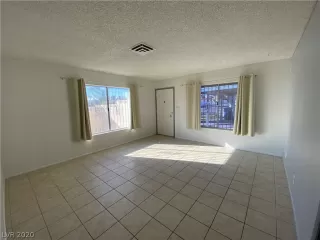 Photo #4: 2165475 Listing