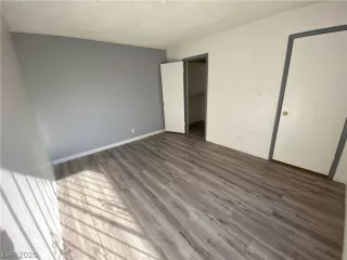 Photo #6: 2165475 Listing