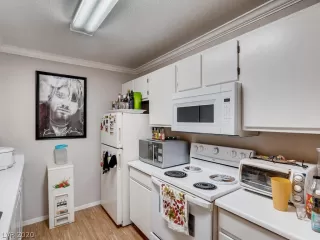 Photo #4: 2165551 Listing 