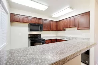 Photo #6: 2165621 Listing 