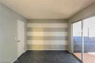 Photo #3: 2165623 Listing