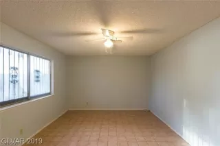 Photo #4: 2165623 Listing