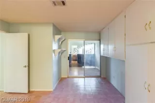 Photo #5: 2165623 Listing