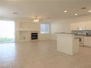 Photo #2: 2165628 Listing