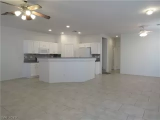 Photo #3: 2165628 Listing